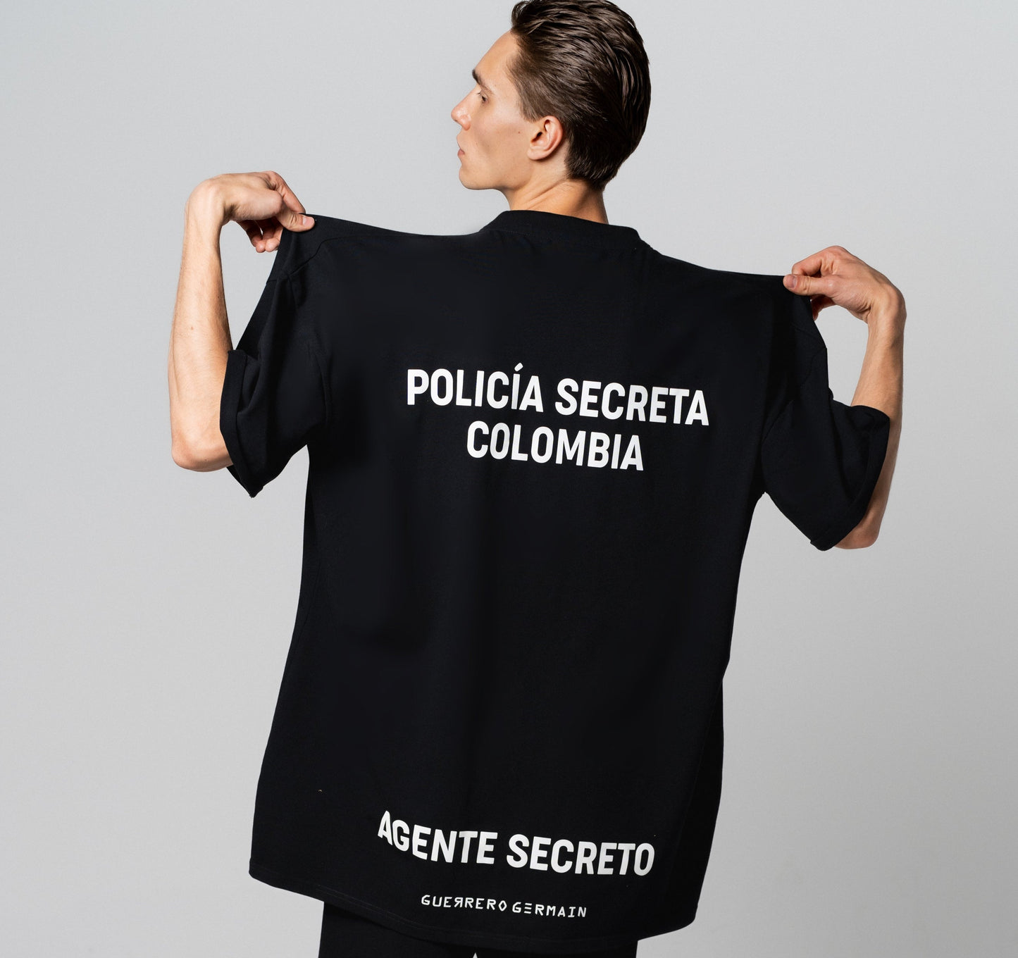 "AGENTE SECRETO" OVERSIZED T-SHIRT (ONE SIZE/ UNISEX)