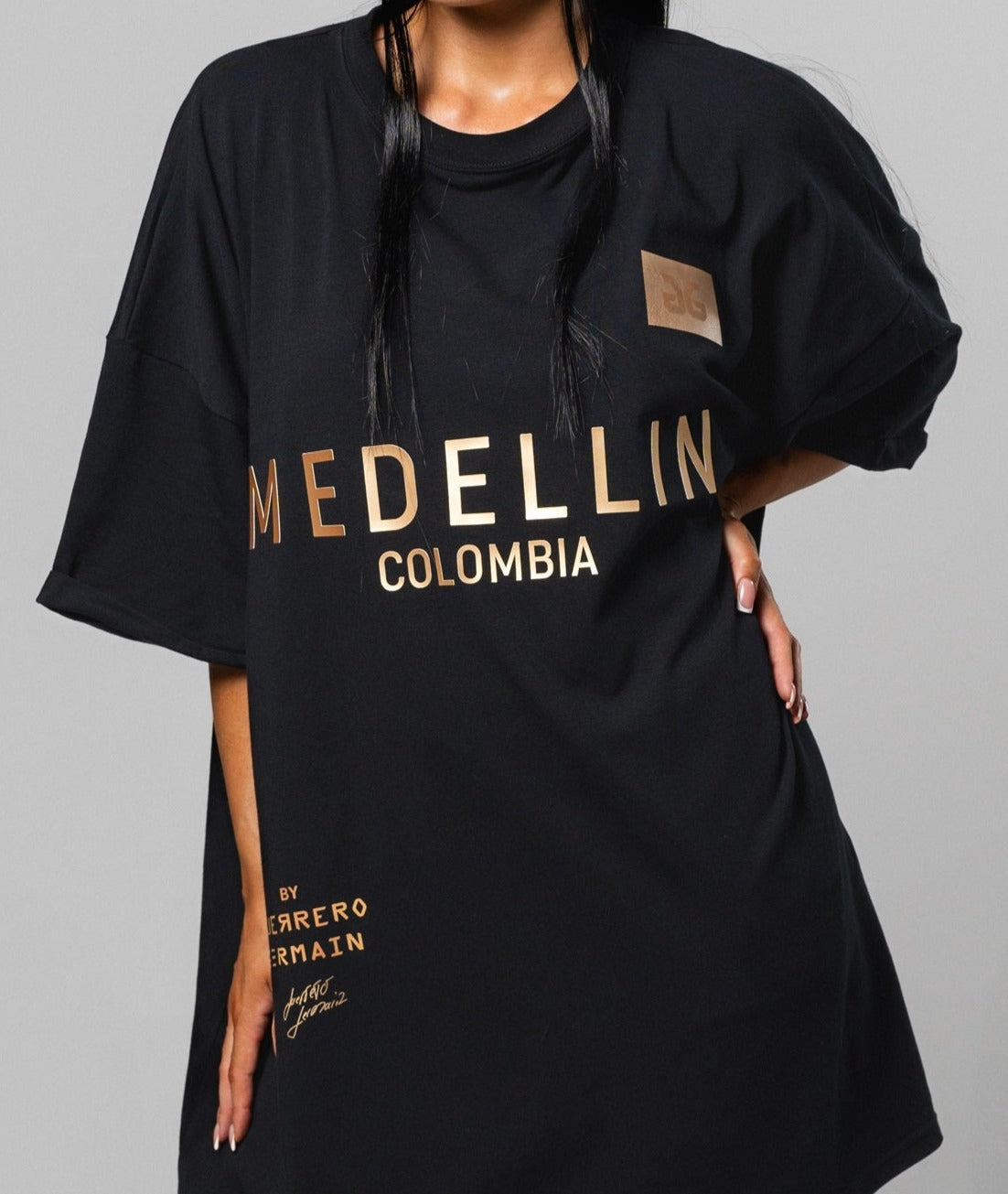 "MEDELLIN COLOMBIA" OVERSIZED T-SHIRT (ONE SIZE/ UNISEX)