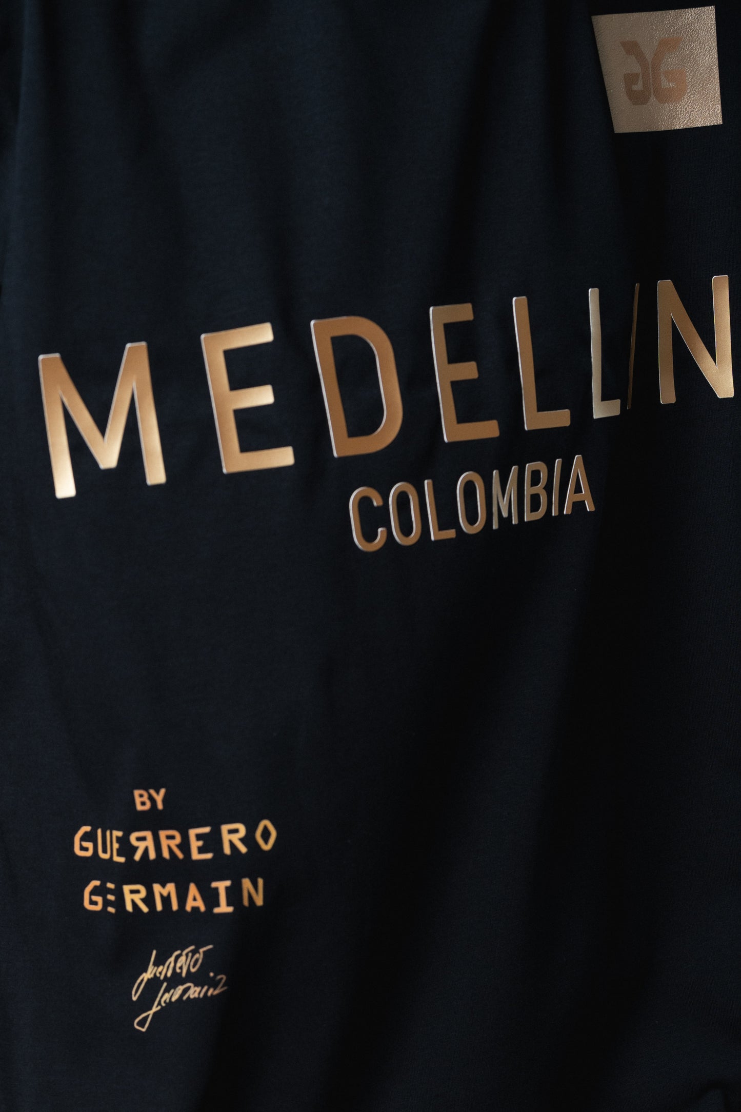 "MEDELLIN COLOMBIA" OVERSIZED T-SHIRT (ONE SIZE/ UNISEX)