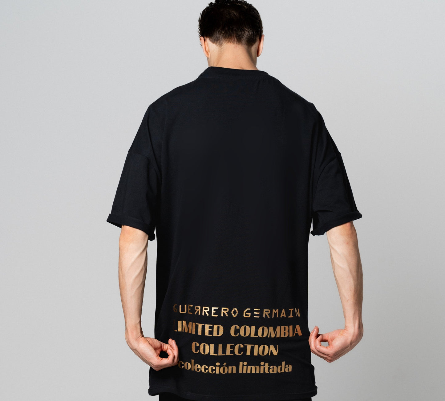 "MEDELLIN COLOMBIA" OVERSIZED T-SHIRT (ONE SIZE/ UNISEX)