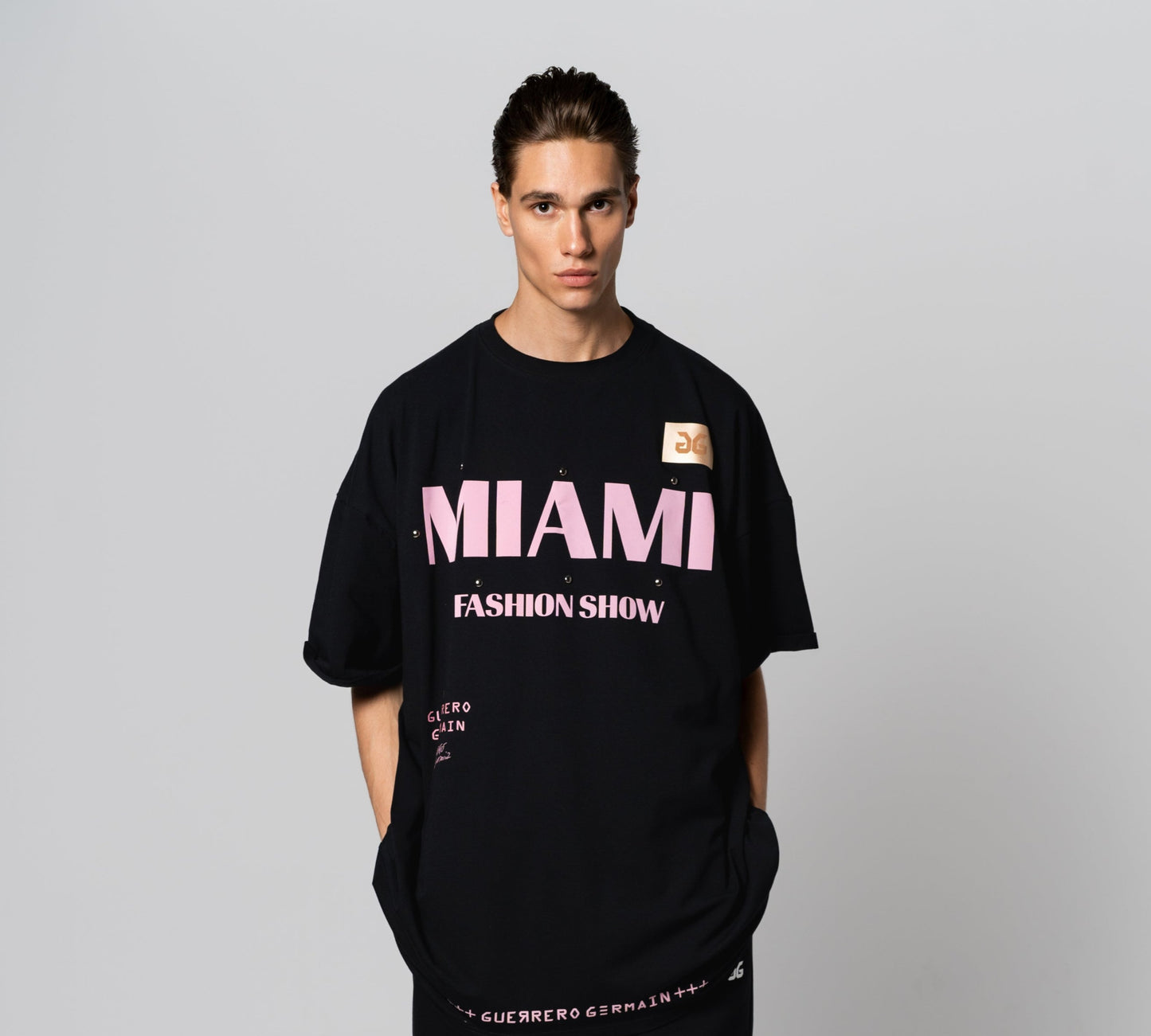 "THE MIAMI FASHION SHOW" OVERSIZED T-SHIRT (ONE SIZE/ UNISEX/ PINK PRINT)