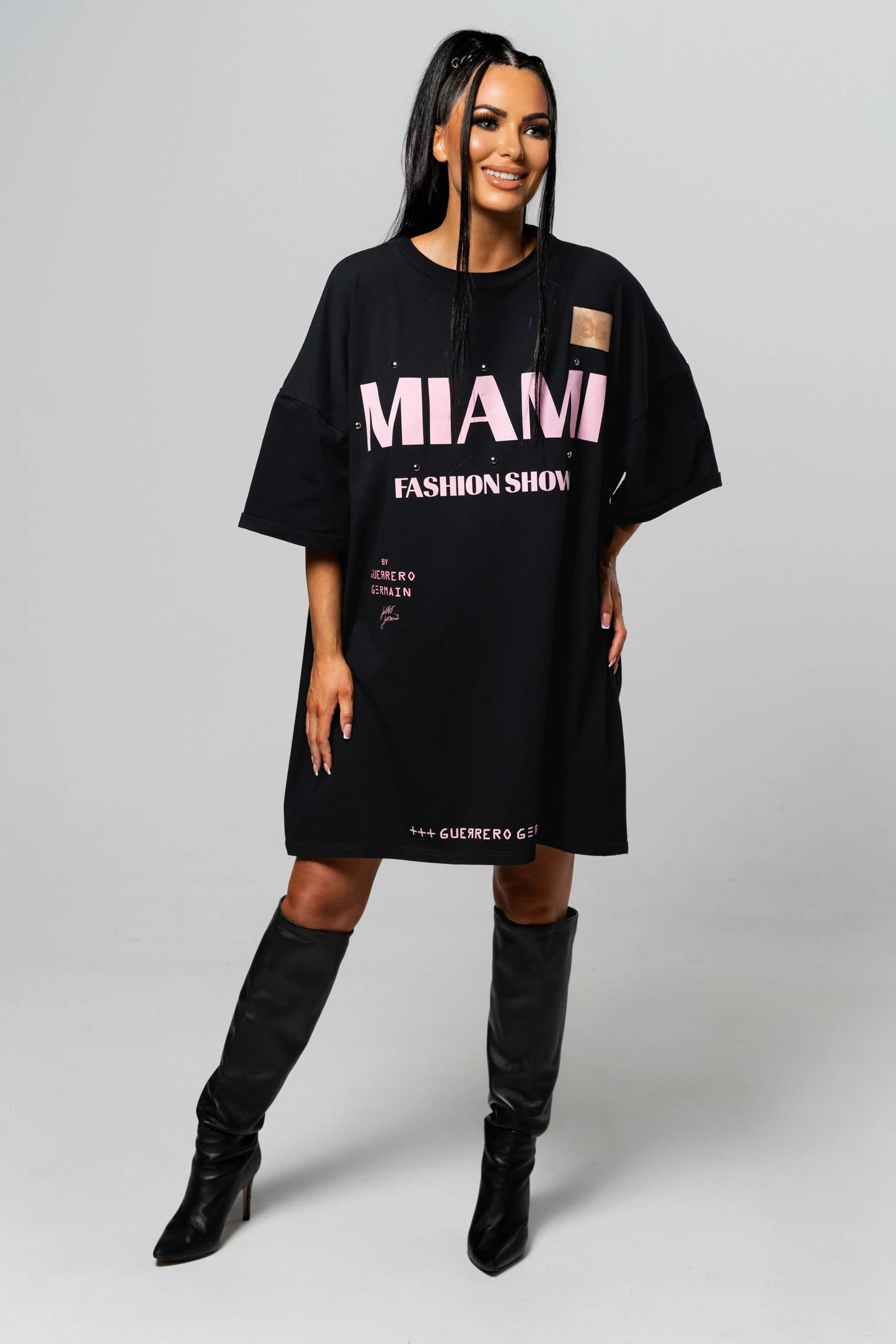 "THE MIAMI FASHION SHOW" OVERSIZED T-SHIRT (ONE SIZE/ UNISEX/ PINK PRINT)